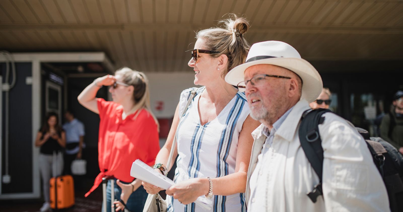 Wat is het verschil tussen een overstap, tussenstop en stopover?