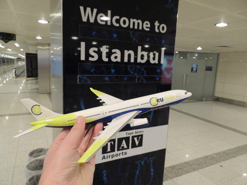 EUclaim vliegtuigje op de luchhtaven van Istanbul