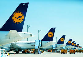 Ryanair vliegtuigen op een rij op de luchthaven