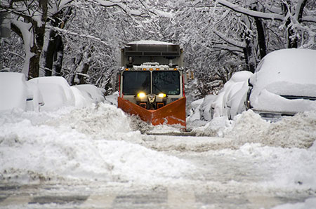 sneeuwschuiver in de sneeuw