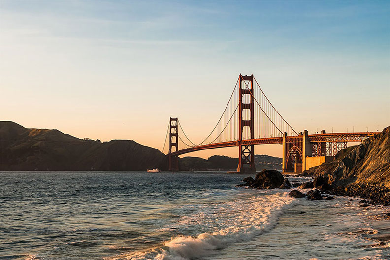 golden gate bridge san fransisco aan de zee