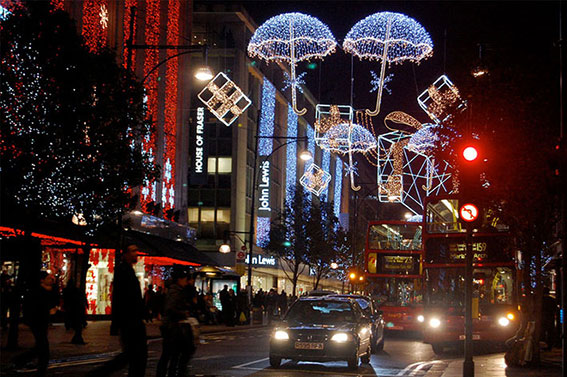 kerstversiering in de straten van londen