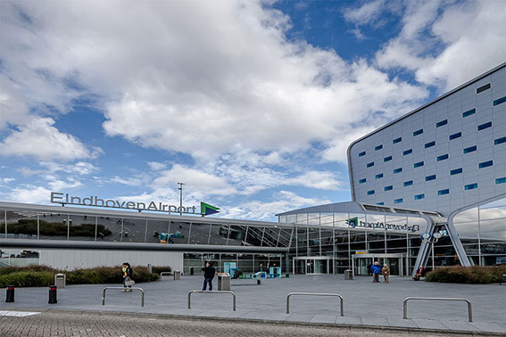 Eindhoven airport voor vertrekhal