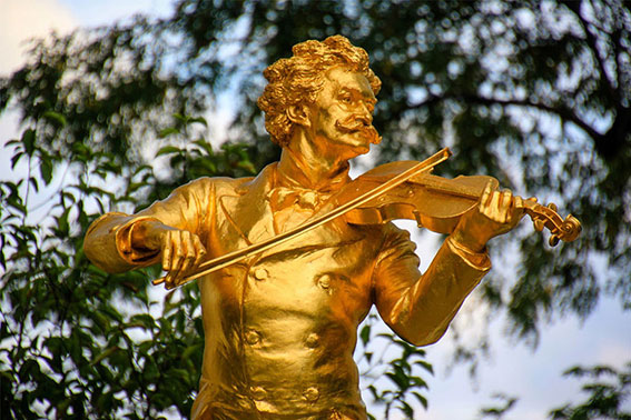 Gouden beeld van Mozart in Wenen