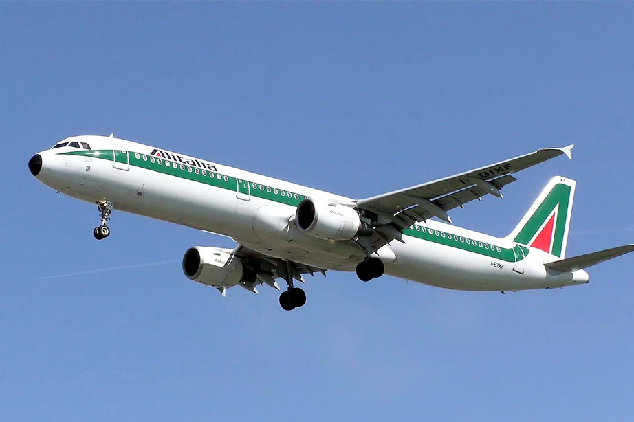 alitalia vliegtuig in de lucht