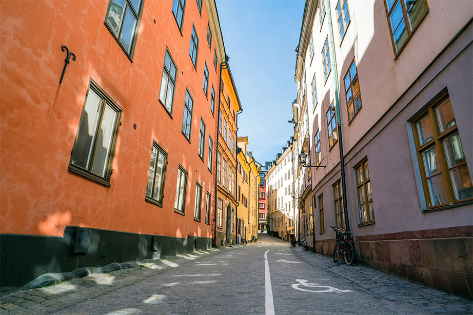 gekleurde huizen in straat Stockholm