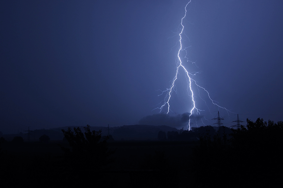 blikseminslag in de nacht