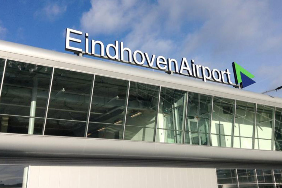 eindhoven airport gebouw