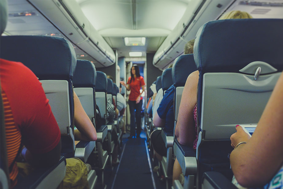 passagiers in het vliegtuig