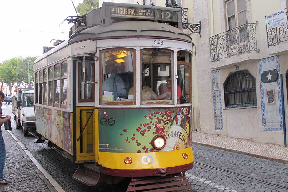 tram in lissabon