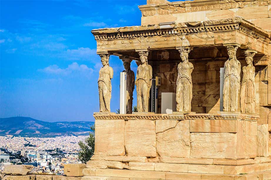 akropolis met blauwe lucht op de achtergrond