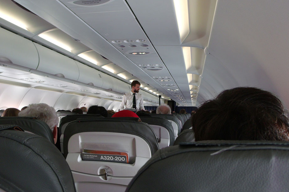 passagiers in vliegtuig