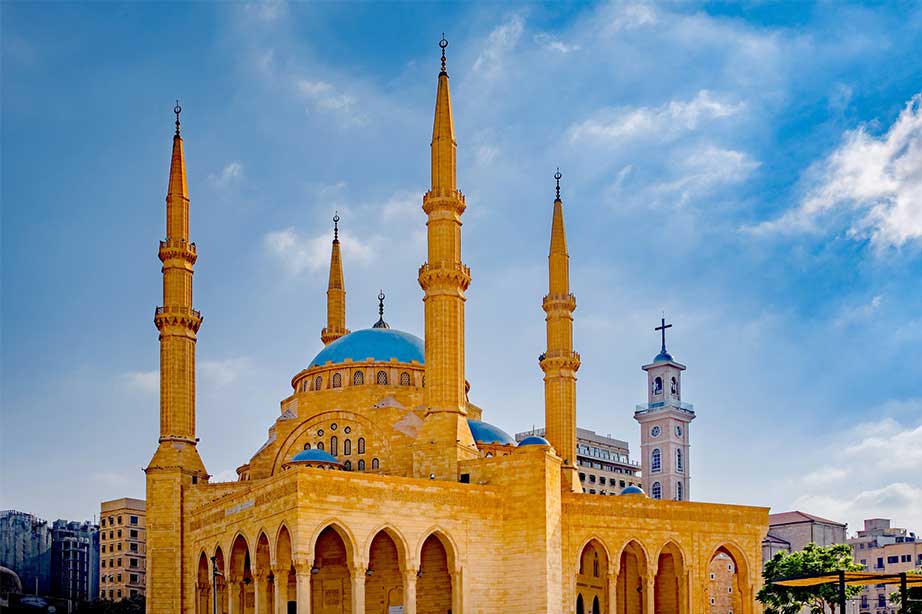 moskee in beiroet met blauwe koepels