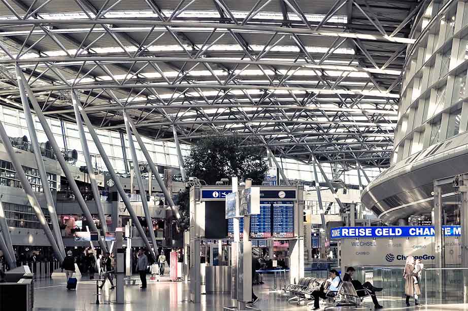 dusseldorf airport vertrekhal