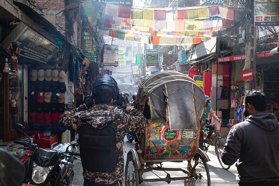 Een drukke straat in Kathmandu in Nepal