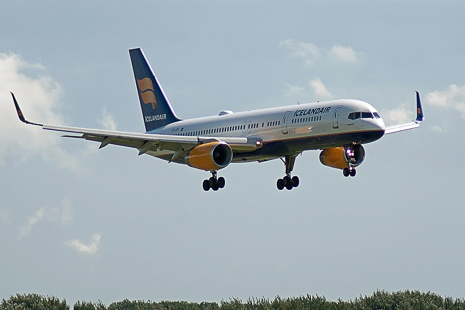 Icelandair vliegtuig tijdens landing