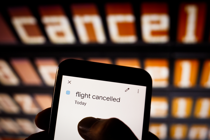vlucht geannuleerd flight cancelled mobiel informatiebord