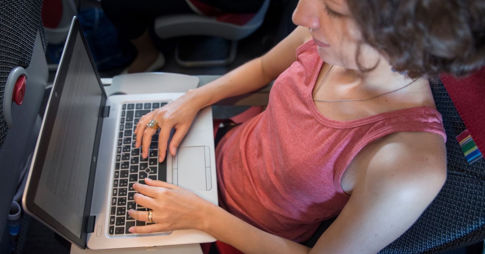 laptop aan boord vliegtuig wifi