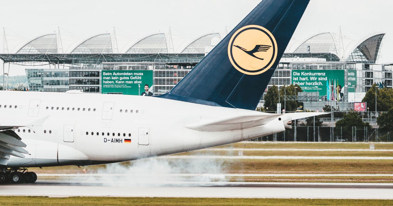 backside of lufthansa airplane