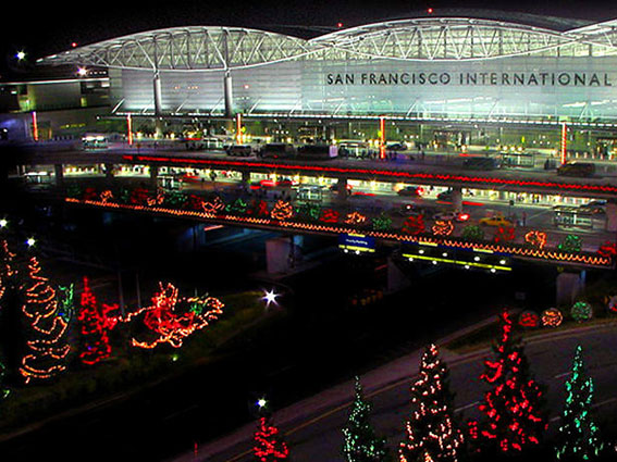 San Fransico airport in kerstsferen