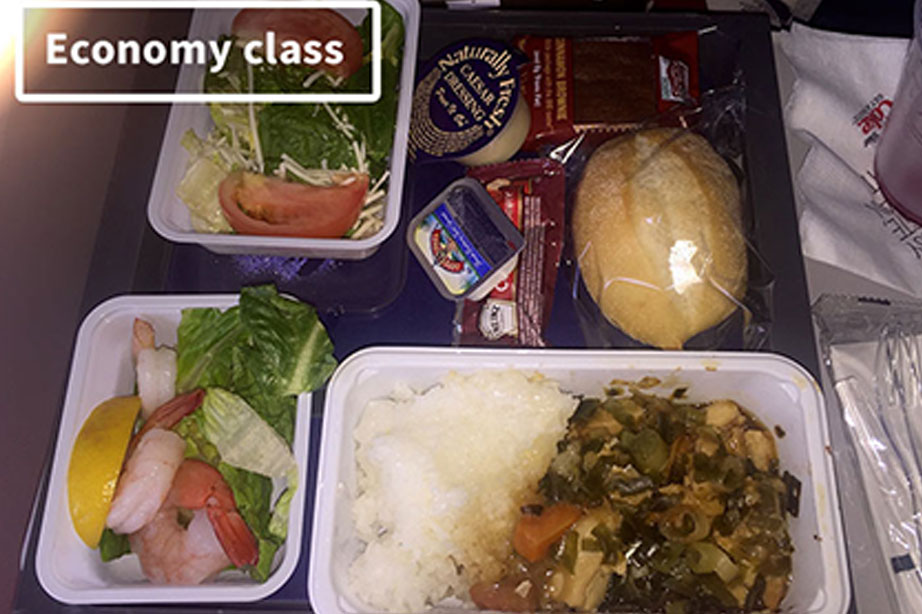 Afbeelding met het eten in economy class