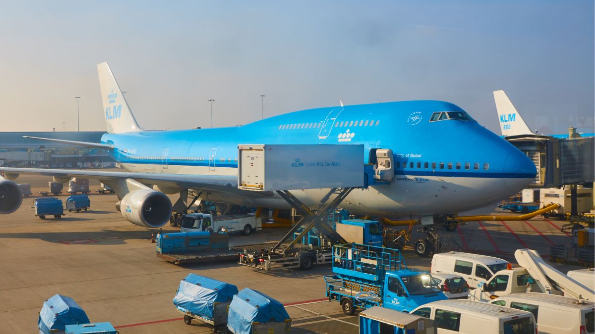 staking KLM, vliegtuig aan de grond