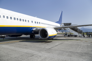 De achterkant van een ryanair vliegtuig